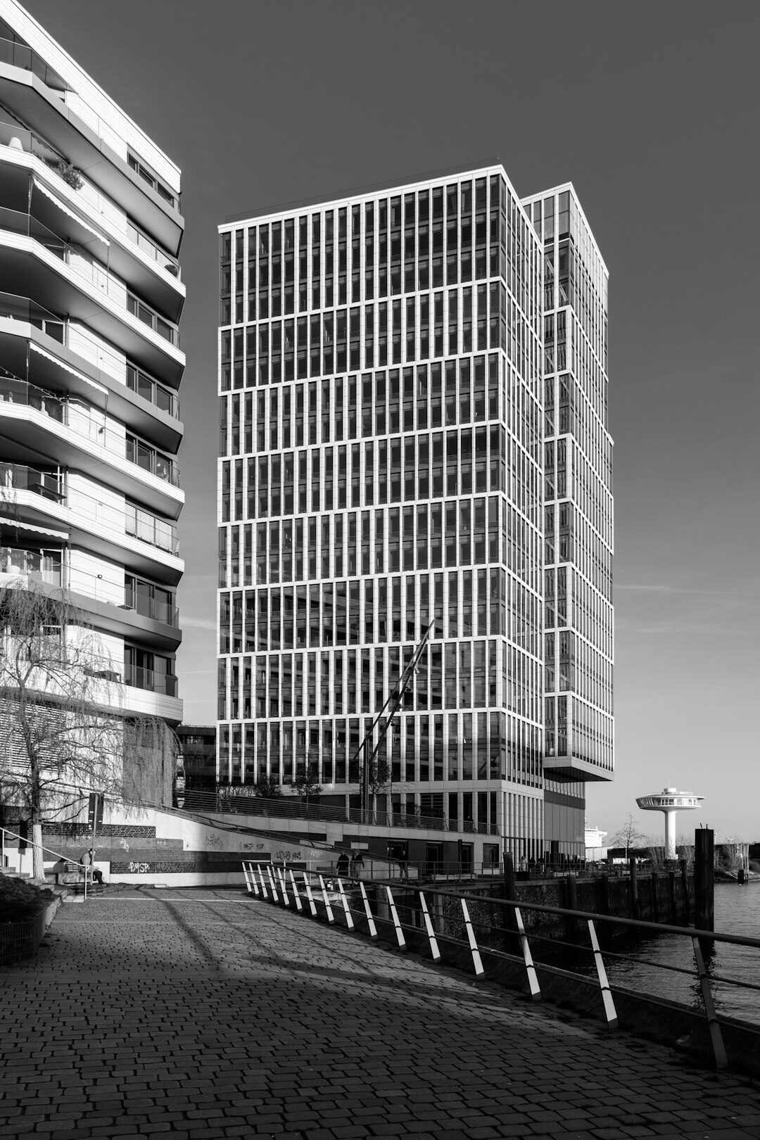 Fassade eines modernen Bürogebäudes in einer deutschen Stadt